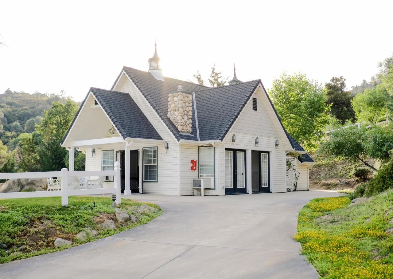 Hounds Tooth Inn Oakhurst Exterior foto